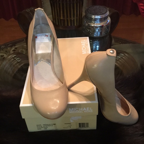 Michael Kors Beige Patent Leather Pumps - Picture 8 of 8